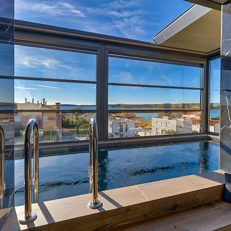 Atemberaubende Nur 150 Meter Zum Mit Beheizbarem Privatpool * Μεντουλίν
