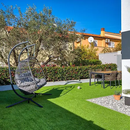 Atemberaubende Nur 150 Meter Zum Mit Beheizbarem Privatpool Casa de Férias Medulin