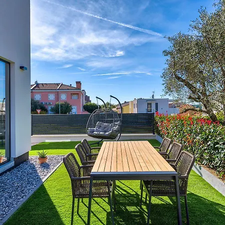 Casa de Férias Atemberaubende Nur 150 Meter Zum Mit Beheizbarem Privatpool Medulin